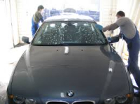 Autómosás,  Gépkocsi üvegek vegyszeres tisztítása. Télen gőzborotvás mosás (törlés nélkül). Sáros autó esetén kerékjáratok mosása. Teherautók első utasterének takarítása Autókozmetika